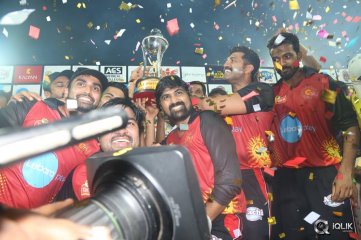 Celebs at Nadigar Sangam Lebaras Natchathira Cricket Match
